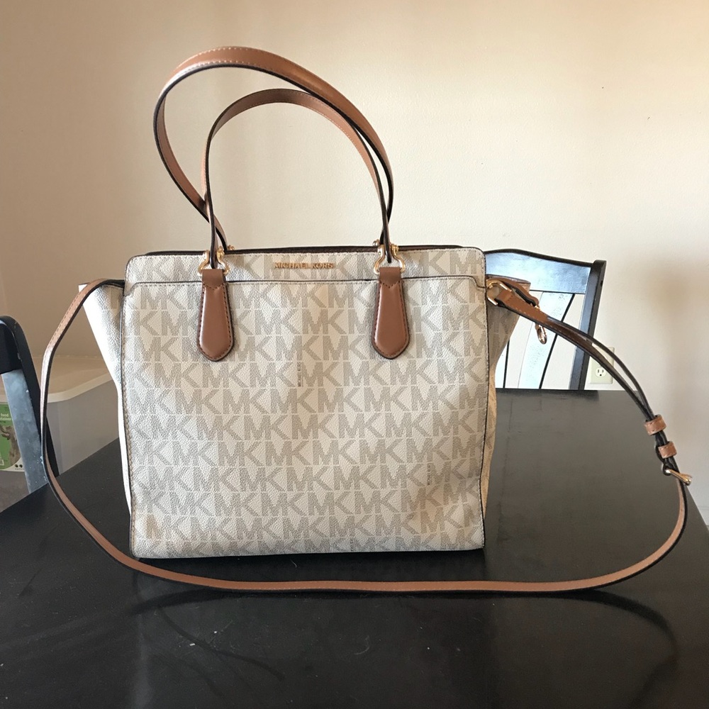 Michael Kors Dee-Dee bag